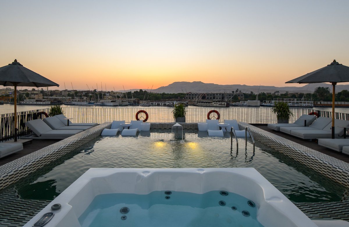 soyoso's tweet image. ทัวร์อียิปต์จะแพงไม่แพงให้ดูก่อนเลยว่าลงไปถึงอัพวาน อาบูซิมเบล ลุกซอร์ไหม 
ถ้าไปแล้วไม่ถึง นั่นคือเหมือนบิน 10 ชม ไปแค่ไคโรแล้วเที่ยวปิระมะและมิวเซี่ยว เสียเวลา น่าเสียดายไปตั้งไกล 
เหมือนฝรั่งมาเที่ยวกทม. แล้วกลับอะ ไม่ได้ไปหัวหิน หกระบี่ ภูเก็ต อะไรงี้…