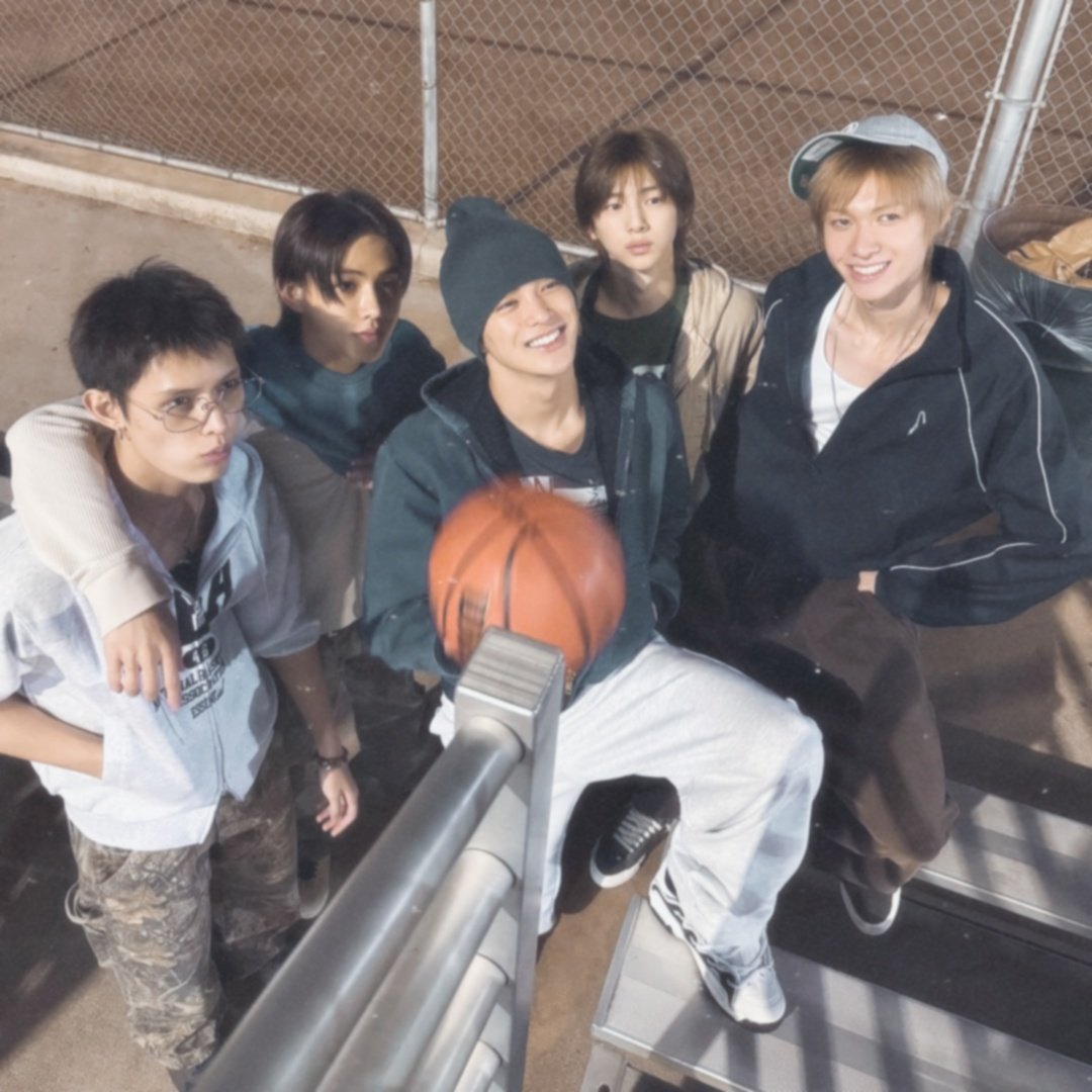 Keomnho's tweet image. ...🏀) Hoopin' it up with the squad