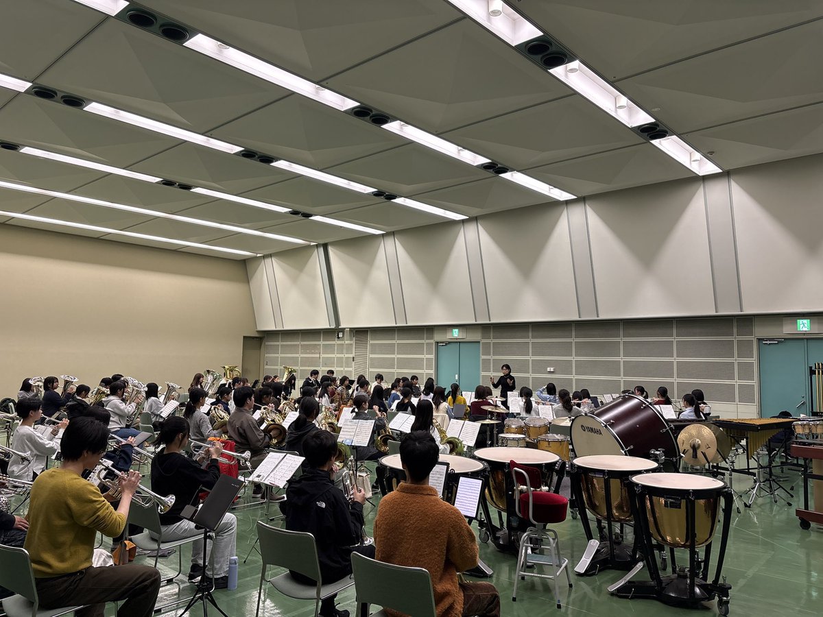 NisshinWind's tweet photo. こんばんは！
日曜日は2部の小中学生合同ステージのリハーサルを行いました🎺
改めて人数の多さにびっくりしてます！
大人にとっても子どもにとってもいい刺激のある機会でした！！
合同ステージは2/15(日)のウインターコンサートです！ぜひお越しください♪ https://t.co/mpkKpNwgiw