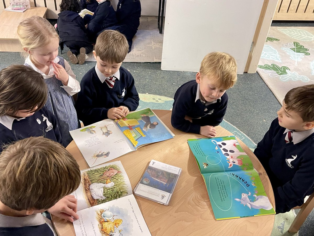 mr_stephenbates's tweet photo. @winterfoldhs Junior Leaders, making puppets and reading with our youngest children in Kindergarten 🥰 #pupilvoice #makingreadingfun x https://t.co/36tmvwLw8k