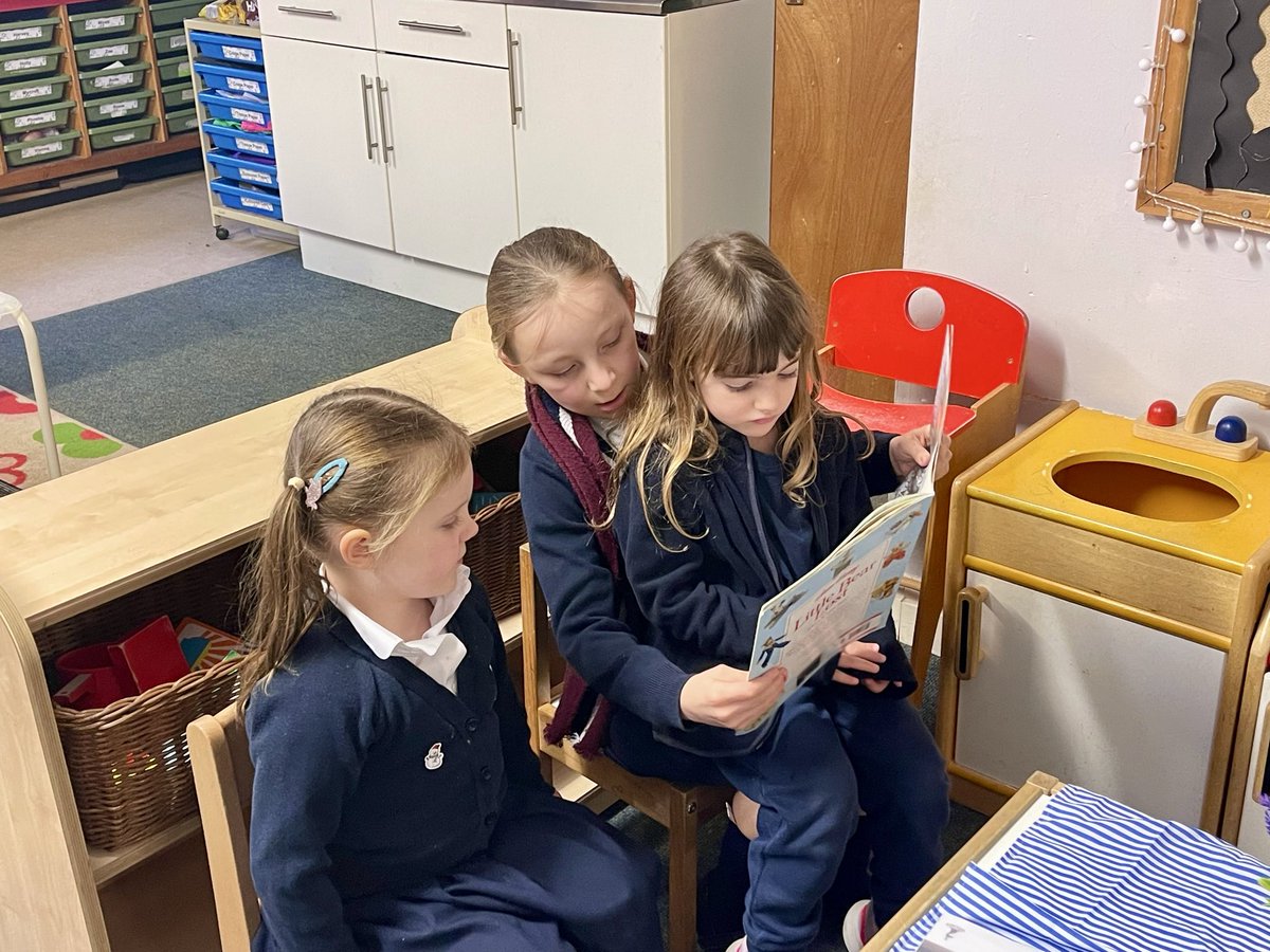 mr_stephenbates's tweet photo. @winterfoldhs Junior Leaders, making puppets and reading with our youngest children in Kindergarten 🥰 #pupilvoice #makingreadingfun x https://t.co/ORFzjeuHYv