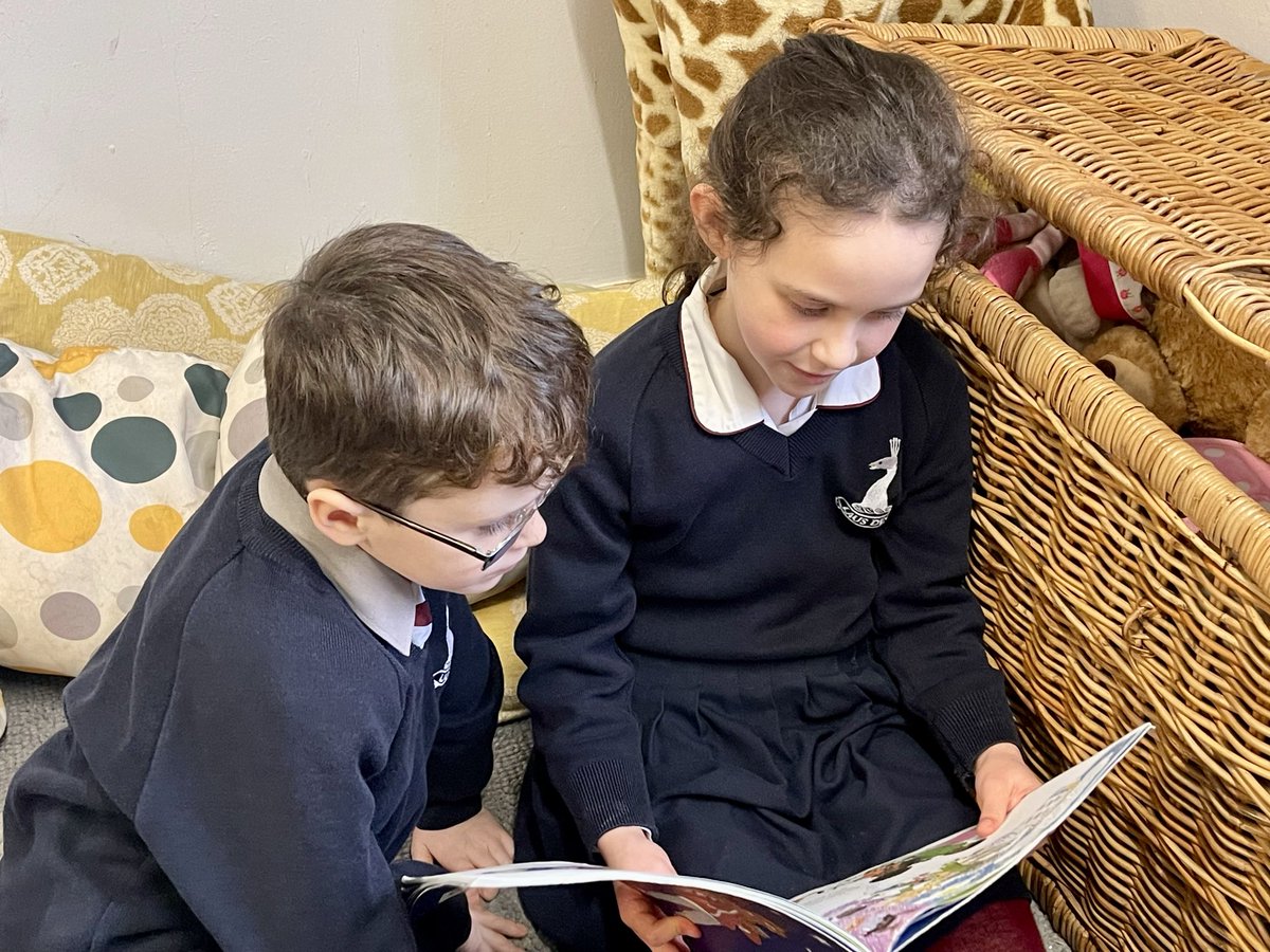 mr_stephenbates's tweet photo. @winterfoldhs Junior Leaders, making puppets and reading with our youngest children in Kindergarten 🥰 #pupilvoice #makingreadingfun x https://t.co/ORFzjeuHYv