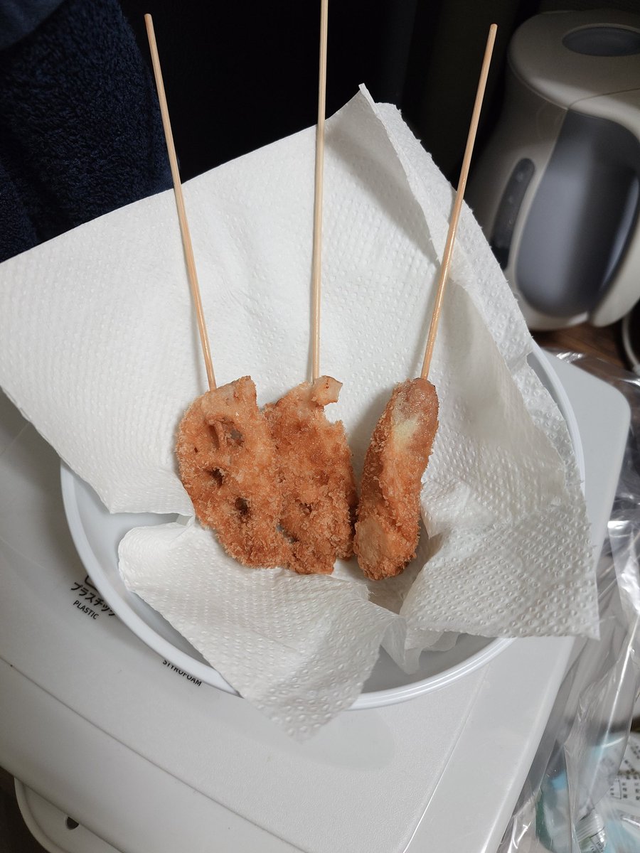 一人暮らしだと揚物基本やんないけど今日はお休みだったから串あげ作った✨