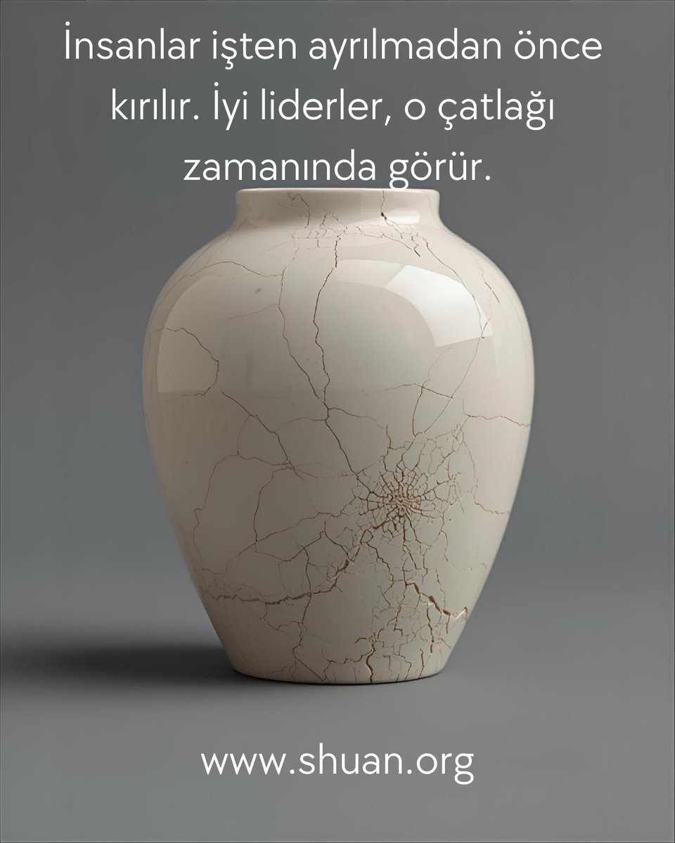 Gerçek liderlik, insanların kopmasını değil, kırılmaya başladıkları anı fark edebilmektir.

İnsanlar gitmeden önce kırılır. 
Ve iyi liderler, o çatlağı zamanında görür.

#sessizçatlama #quietcracking #StresYönetimi #liderlikeğitimi #kurumsalwellness #psikolojikgüvenlik