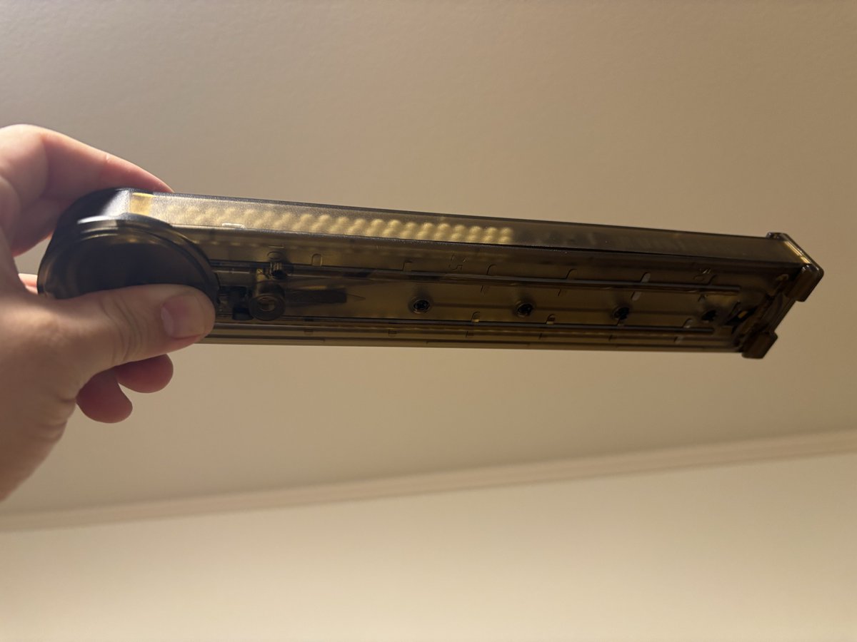 クライタックさんの200連マガジンがマルイ製のP90➕に使えるかを確認😊
気温15.5℃の自室にてセミオート撃ち…
誤作動せずに撃ち切れました✨
気になる弾数ですが、私の個体は限界まで入れたら214発入りました🌈
過去に旧来の多弾マグに泣かされた私にとっては理想のアイテムです😊

おやすみ😴