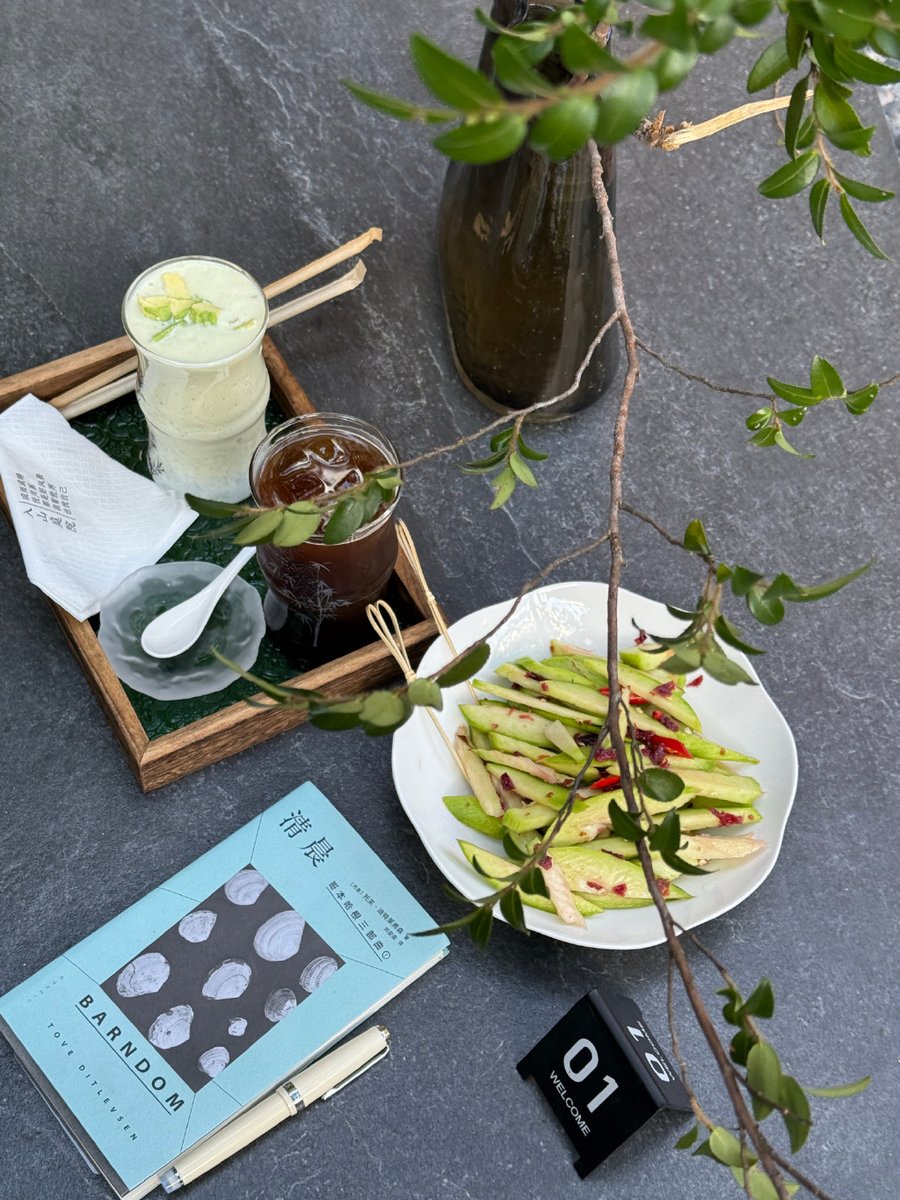 happ0_vi's tweet image. "Sort old stuff: keep what sparks joy, donate what doesn’t. Small declutter = big calm.  #OldStuffSort #DeclutterJoy"