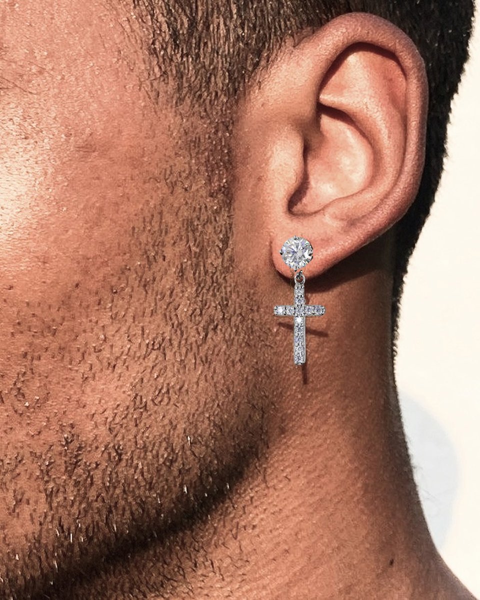 Aprilshined's tweet image. More than just jewelry. It’s a reflection. 🕊️ Define your look with Aprilshine Diamond.

[Link in Bio to Shop] 🛒
#AprilshineDiamond #MensDiamonds #EarringStack #CrossEarrings #JewelryDesign #DiamondDrip #LuxuryLifestyle #giftsforhim