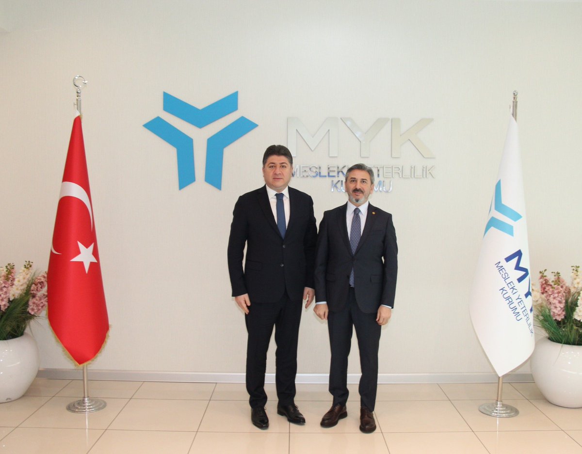 Çalışma ve Sosyal Güvenlik Bakan Yardımcımız Sayın Av. Ahmet AYDIN, Mesleki Yeterlilik Kurumu Başkanımız Sayın Aşkın TÖREN'i ziyaret etti.

Ziyarette; mesleki yeterlilik sistemi ile Kurumumuzun faaliyet ve çalışmaları hakkında bilgi paylaşıldı.

Nazik ziyaretleri dolayısıyla