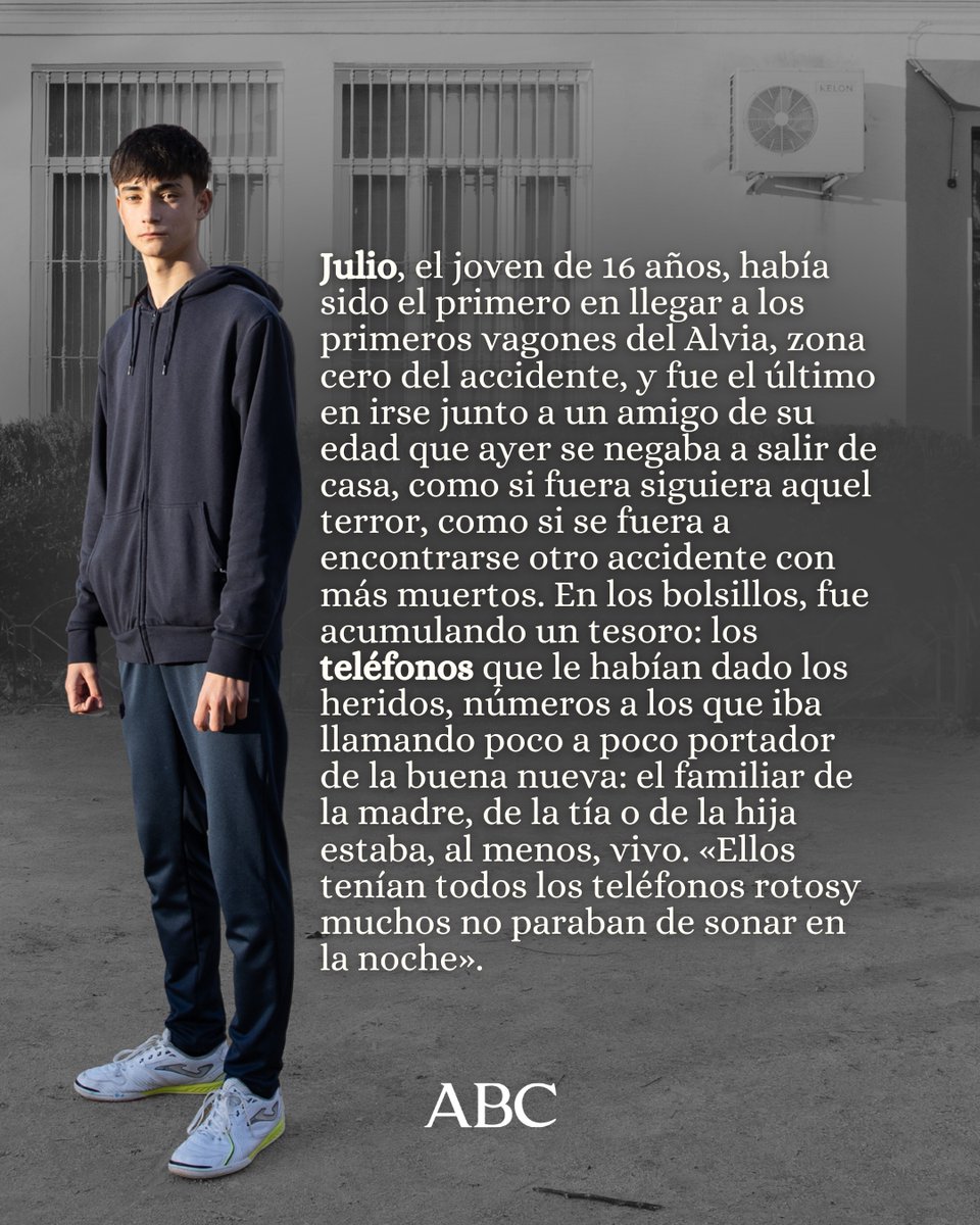 abcdesevilla's tweet image. 🗣️ Pensaban que era un accidente de tráfico, pero en el lugar al que les llevó aquella serpiente de luces atraídos por una irrefrenable curiosidad había un enorme tren rojo acostado sobre un lado un caos de catenarias, de gritos, de gente desorientada y de olor a plástico…