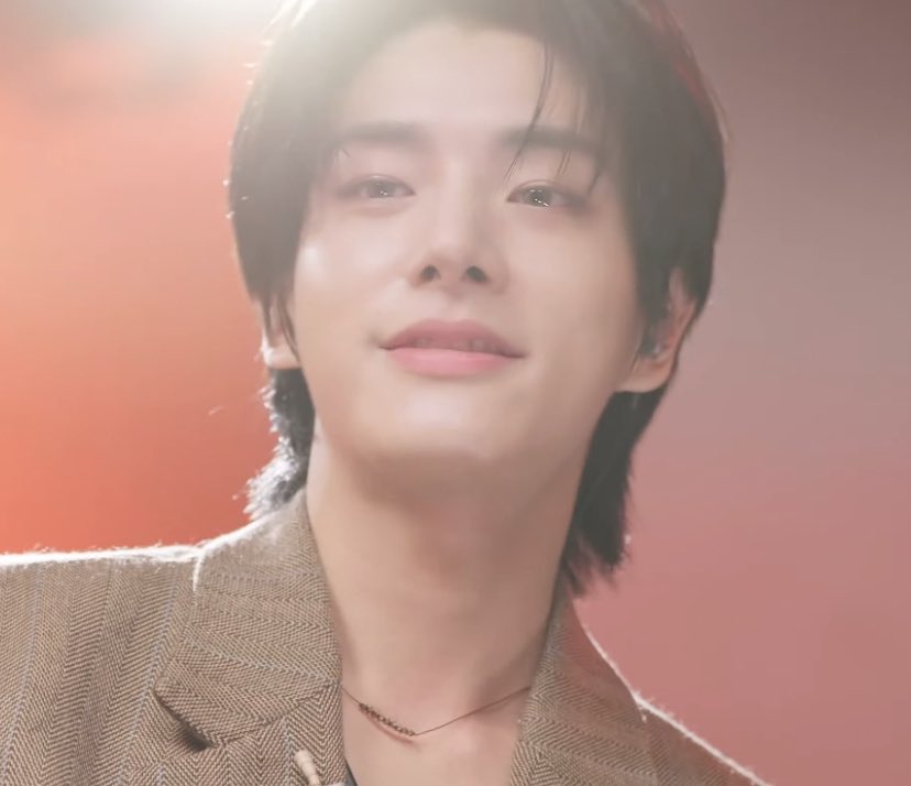 ilovjakez's tweet image. lee mujin : it's not just because you're sitting right in front of me but the tone you've set feels like a "handsome voice." … and sometimes i think, “this vocalist must be really good-looking.” most certainly “oh, this person must be handsome.” it's like your voice makes people…