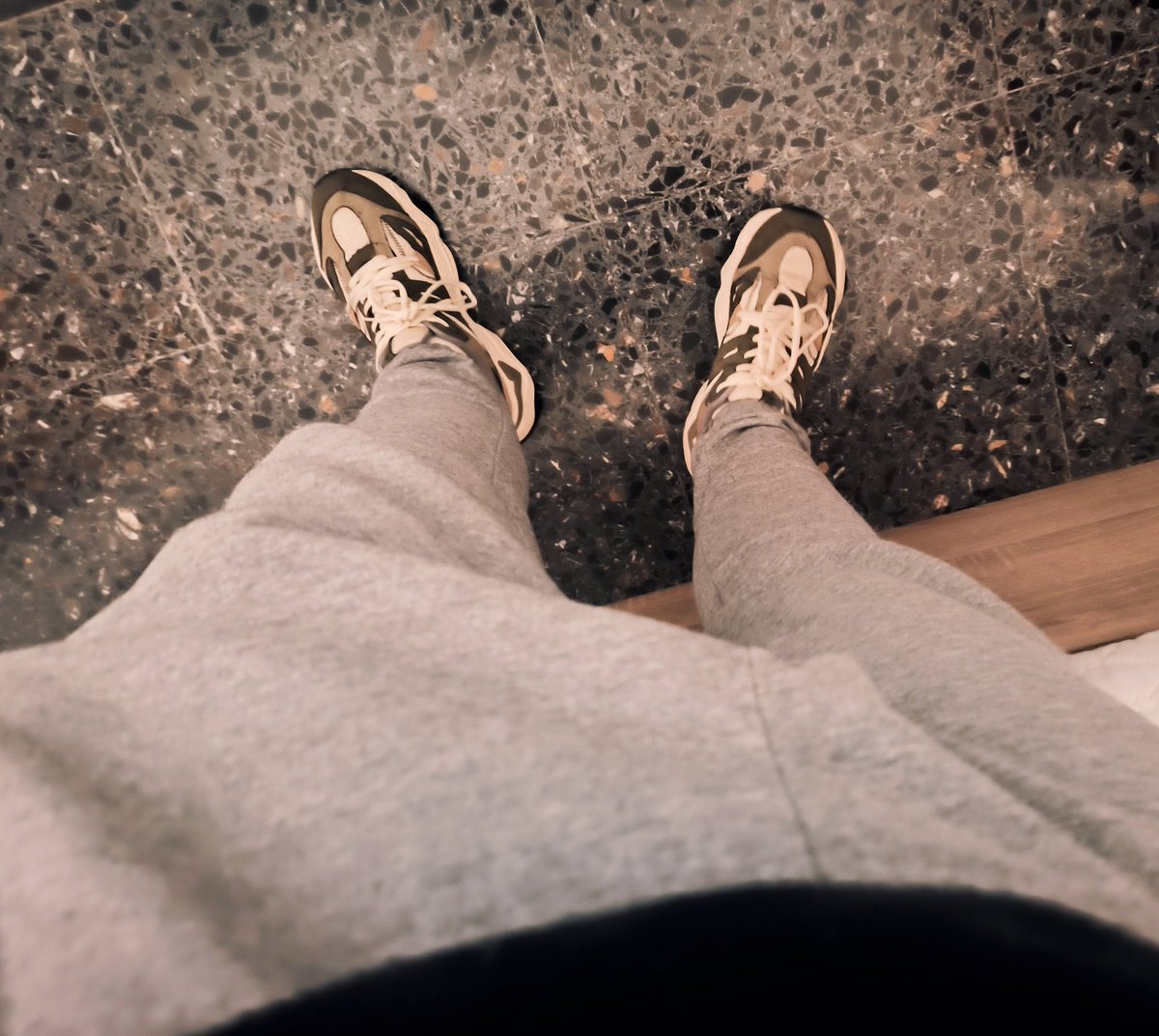 Alph_8's tweet image. Os quiero de rodillas a darme los buenos días, cerdas