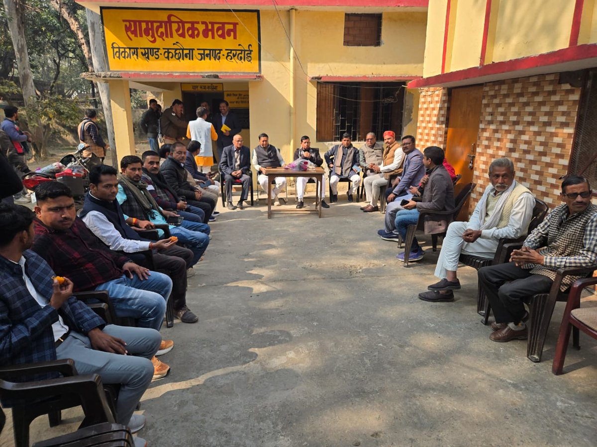 आज विकास खंड कछौना में भूमि विकास बैंक के अध्यक्ष पद के भाजपा प्रत्याशी श्री आशुतोष शुक्ला राकू जी के नामांकन में माननीय विधायक श्री रामपाल वर्मा जी के साथ शामिल हुआ।