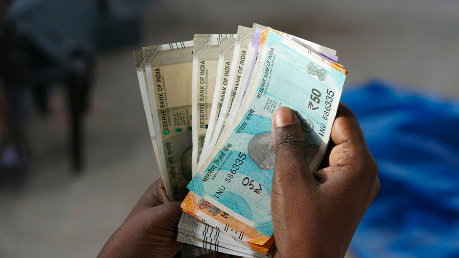 akhbaram's tweet image. India is set to become an upper-middle income country by 2030 and the world’s third-largest economy by 2028, says SBI Research.
#IndiaEconomy #SBIResearch #UpperMiddleIncome #EconomicGrowth #WorldNews #news