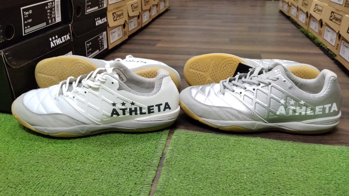 ATHLETA Teo IDは現在2色在庫あり！シンプルなホワイト、そして光沢の