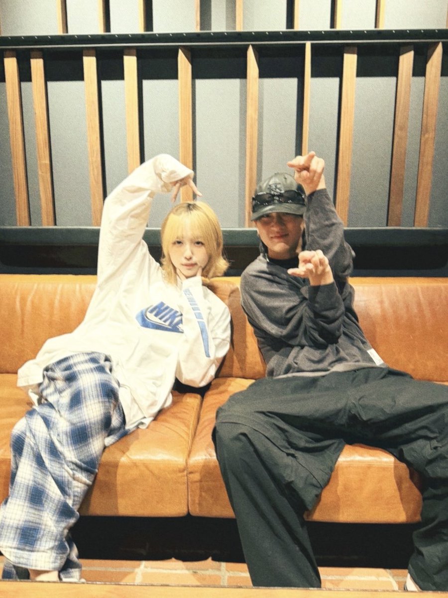 2/5(木)にリリース㊗️㊗️㊗️
『チュ-ニング』の
ジャケ写と歌詞が公開されました㊗️㊗️㊗️

お友達のRin音<a href="/Rinne09010/">Rin音</a> に
楽曲提供していただきました📻ｱﾘｶﾞﾄｫ><

配信お楽しみに💤

▼「チュ-ニング」
naenano.lnk.to/tuningTP