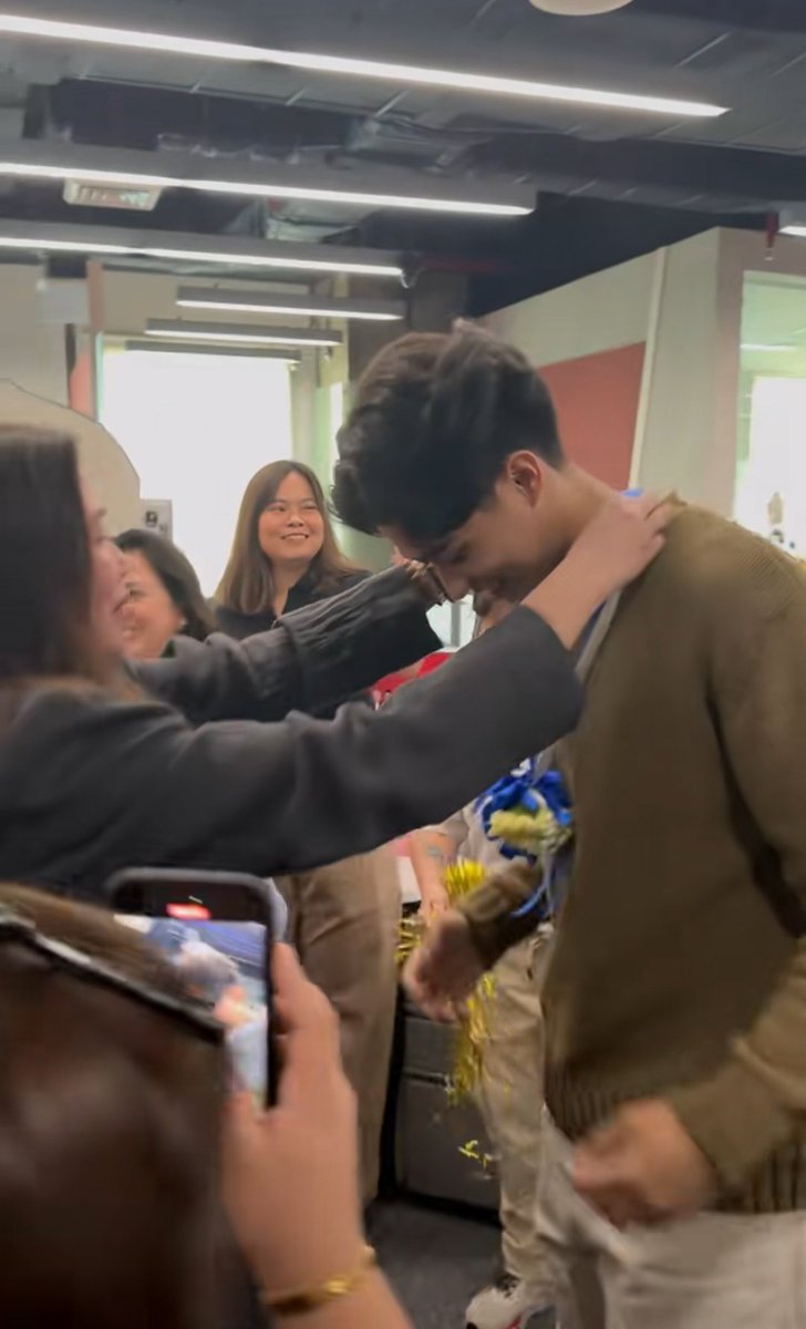 lovesickpixels's tweet image. Welcomed by his new home, the Star Magic family 🥹✨

We're so proud of you, Fred. This is just the beginning 💫

#FredMoser