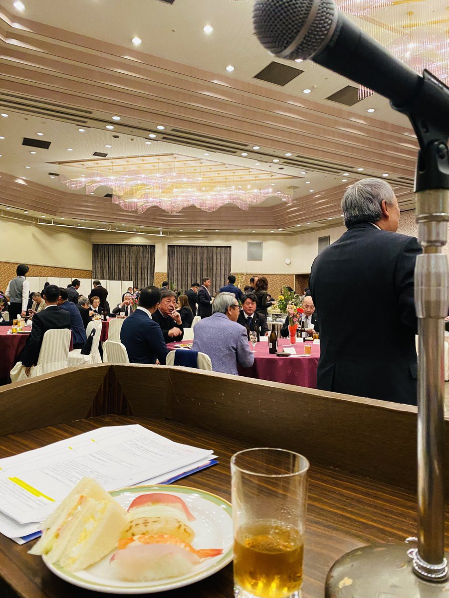 毎年お声掛け頂いている企業様パーティーの司会。 こちらも慣れたもの