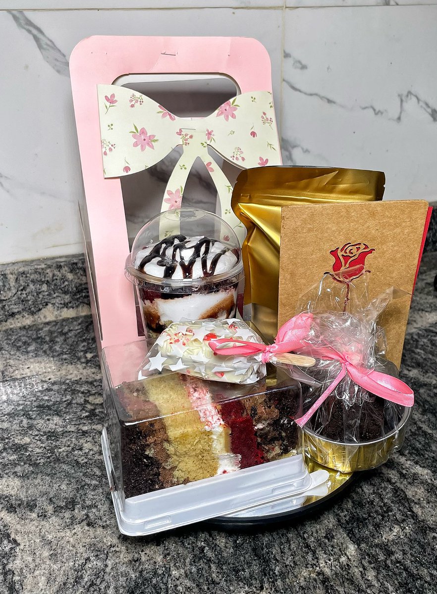 arinsoven's tweet photo. Roses are red 🌹
Cakes are sweet 🍰
This Valentine,
Let us handle the treats 💝

Instagram: @arinsoven
WhatsApp: 08065027546 https://t.co/AO8RobdYGb