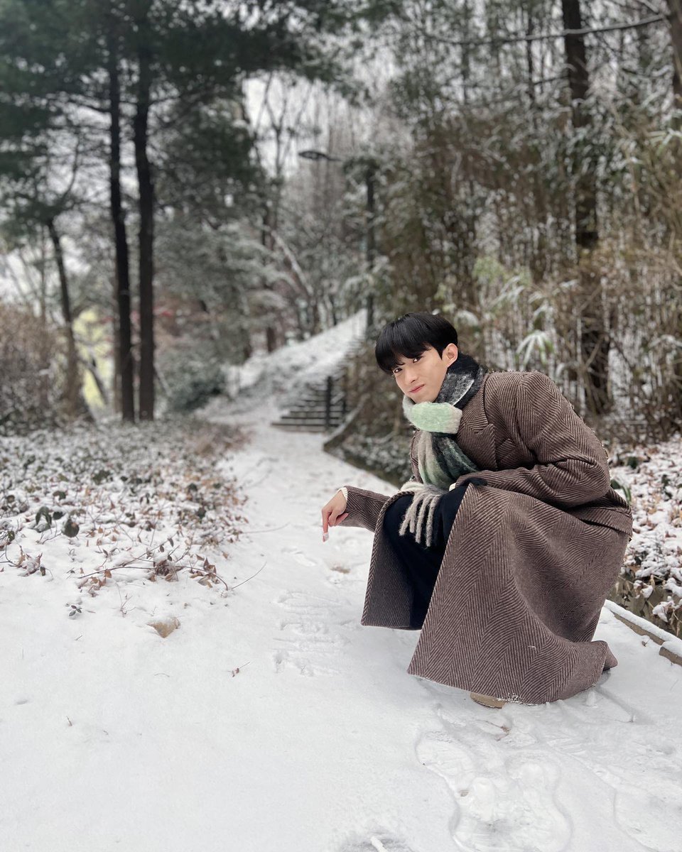 noranseok's tweet image. every now and then, kyeomie who loves writing on the snow 🌨️❄️