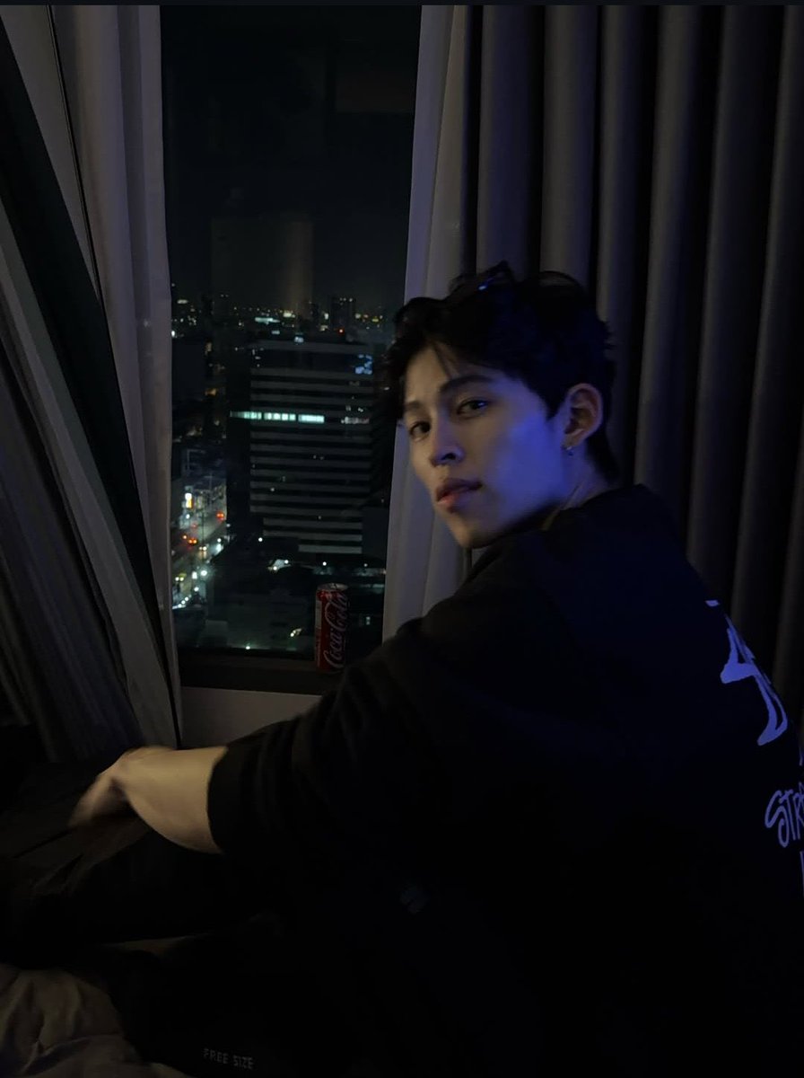 cutieguityfrank's tweet photo. เป็นเขาจริงๆ เจ้าของประโยค “โค้กไม่อันตรายเท่าความรัก ถึงมันจะกัดกระเพาะแต่มันก็ไม่เคยกัดเซาะหัวใจ” https://t.co/KYqwBDzY3X