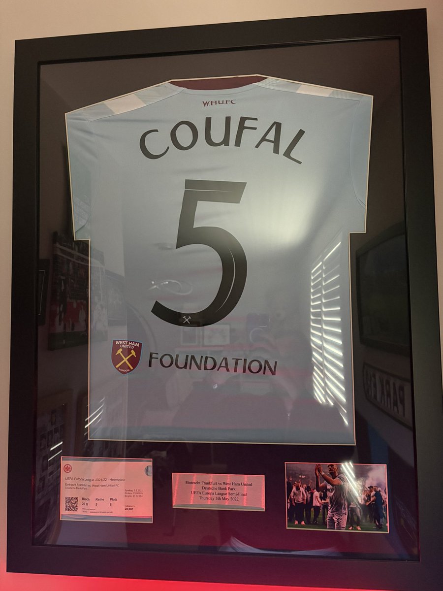 MjRadley's tweet photo. @gantshillhammer @Coufi5 Never managed to get it signed unfortunately, but definitely centre stage above my desk! https://t.co/WgPqpuRQ3H