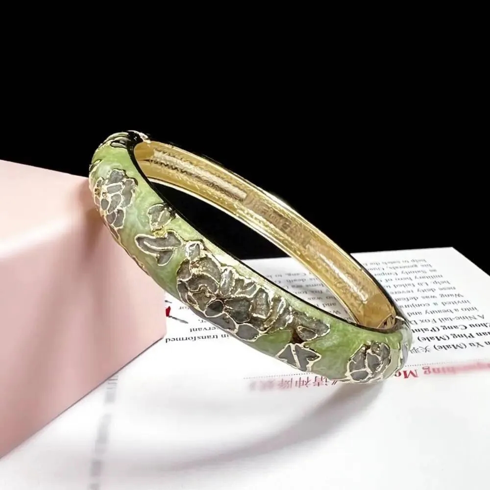 dhgate's tweet image. Colorful enamel, classic elegance ✨🧧 A Chinese-style enamel bracelet that adds rich cultural charm to your wrist
Shop now🛒
cutt.ly/ytl7Bpc4
cutt.ly/utl7BzX9
#ChineseStyle #EnamelJewelry #BraceletLove #CulturalAesthetic #TimelessCharm #DHgateFinds