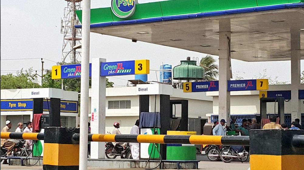 PakWheels's tweet image. Is Your Petrol Pump Legal? Now You Can Check!

The Punjab govt &amp;amp; PITB have launched the ‘Rahguzar’ app — a digital tool to verify if a fuel station is licensed or illegal. 

✅ Live map of authorized pumps
⚠️ Report suspicious stations
🚗 Protect your engine from adulterated fuel