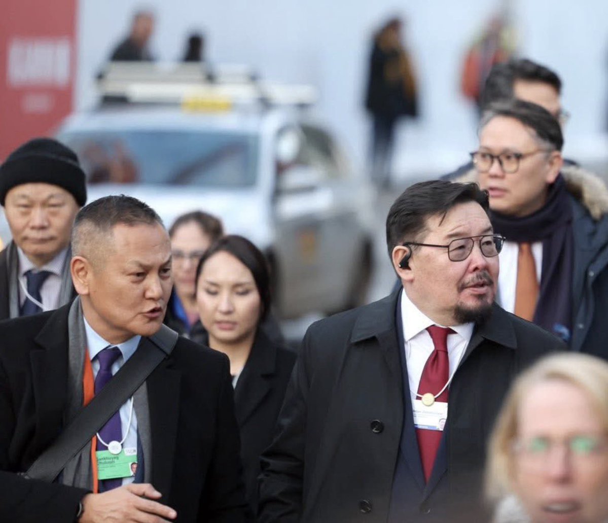 Ардын Ганхуяг ац юу хийж яваа юм. ЕС болсон бүх хүн дээр очиж наалддаг доль сда. Шимэгч ац