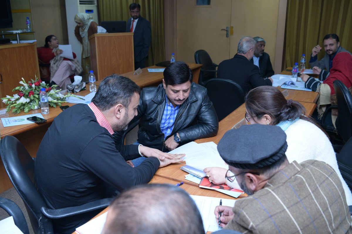UAJK_Official's tweet photo. Day-2 of NOPM at @UAJK_Official, organized in collaboration with #NAHE, @hecpkofficial, focused on Personal & Professional Development. Sessions covered stress & time management, leadership, team building, and ethical public governance.
#UAJK #NOPM #HEC #NAHE #Leadership https://t.co/aZounRIRXk