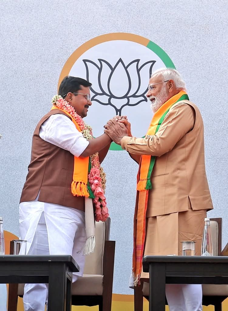 imShankara's tweet photo. @narendramodi राष्ट्र प्रथम, नंतर पक्ष आणि शेवटी स्वतः 🪷

@narendramodi Modi @NitinNabin https://t.co/NTCTlqp1GR
