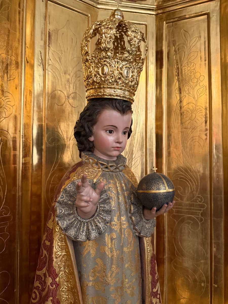 Milagroso Niño Jesús de Praga

La imagen del Milagroso Niño Jesús de Praga, titular de nuestra archicofradía, ha sido dispuesto en el oratorio del Colegio Liceo Sagrado Corazón en las vísperas del triduo en su honor para que los alumnos conozcan su historia e imagen.