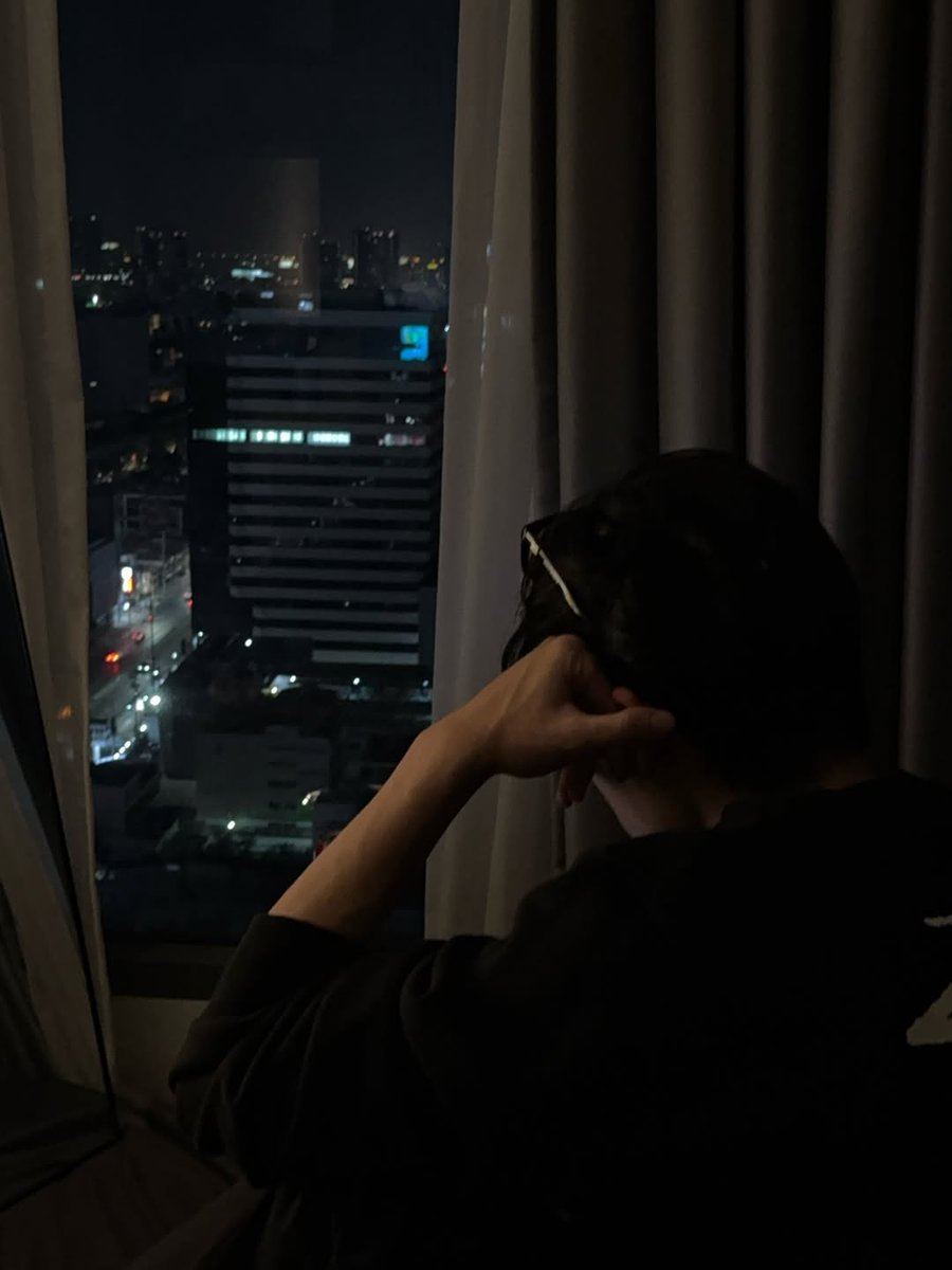 doublepjourney_'s tweet image. คาดแว่นเพิ่มดาเมจหล่อ 🖤🫠

📸 IG : @ppnaravit

#ppnaravit