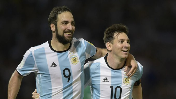 FootballTalkHQ's tweet photo. 🗣️ Gonzalo Higuain: “When we lost the WC  final in 2014, in the dressing room, no one spoke to me because of the missed opportunity. Some were looking at me angrily. I felt guilty, but Messi surprised me with a hug and said to me, “It’s okay, this is football. We have reached the final. We are champions.” 

Then I was reported that the coach did not want me back in the national team, but Messi intervened and spoke to the coach and told him that he had no fault in all of this. We all lose in football, we are not perfect. Then the coach called on me to play in the matches. 

If it were not Messi, I would have been feel guilty until today. I am happy for him that he won the World Cup. He deserves it. He has a great heart.”