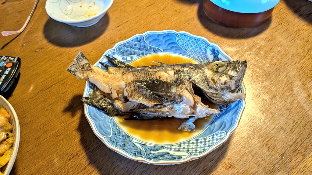 食卓にメバル。
釣ってきたそうで美味しく頂きます。
そう言えばガチの潮干狩り人はそろそろシーズンインですね。
この時期はアサリひとり占め出来ます。