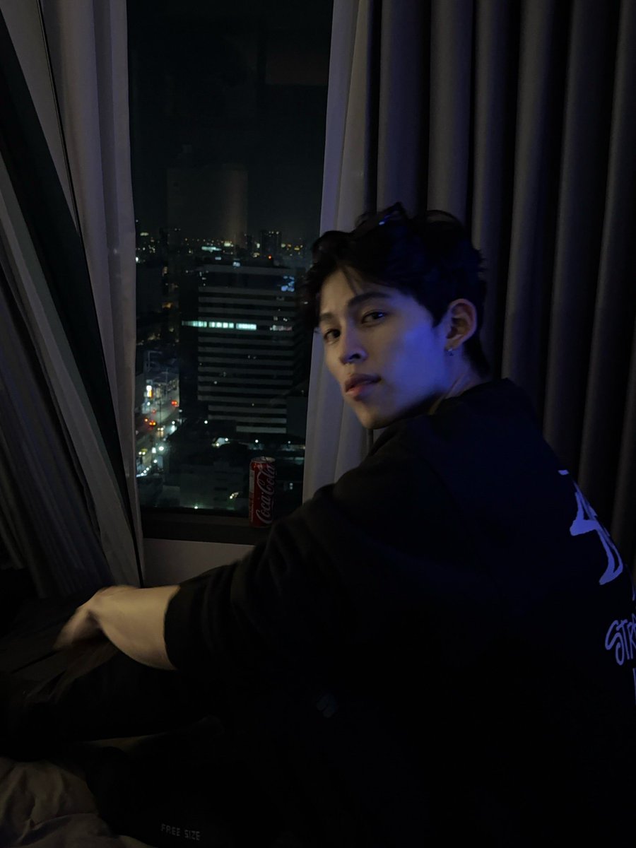 2OO1zs's tweet image. im going to start a rumor