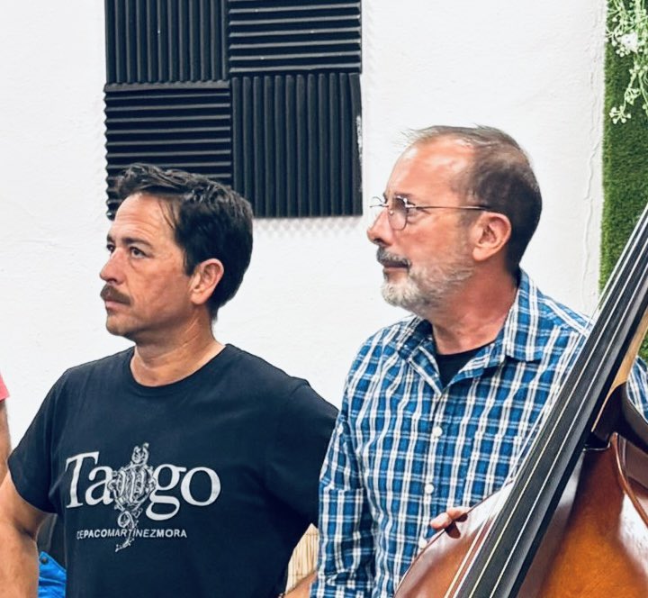 Vuelvo al Falla con mi <a href="/Coro_Paco_MMora/">🎭 Coro de Paco Mora 🎭</a> 22 coros con este #CafePuertoAmerica, sobre las 20 horas nos vemos