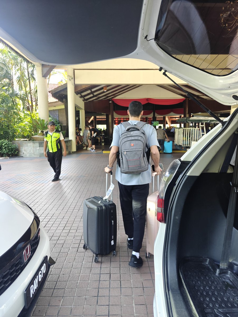 rizuan_1994's tweet photo. Welcome Mr Madmood from Oman,coming on vacation with beautiful wife in Langkawi Island.have fun enjoying the beauty of the Langkawi Island and enjoying the best activities in Langkawi

#travellangkawi #tourguidelangkawi #drivelangkawi #letgolangkawi #tourlangkawi #langkawiisland https://t.co/vhELACDXXm