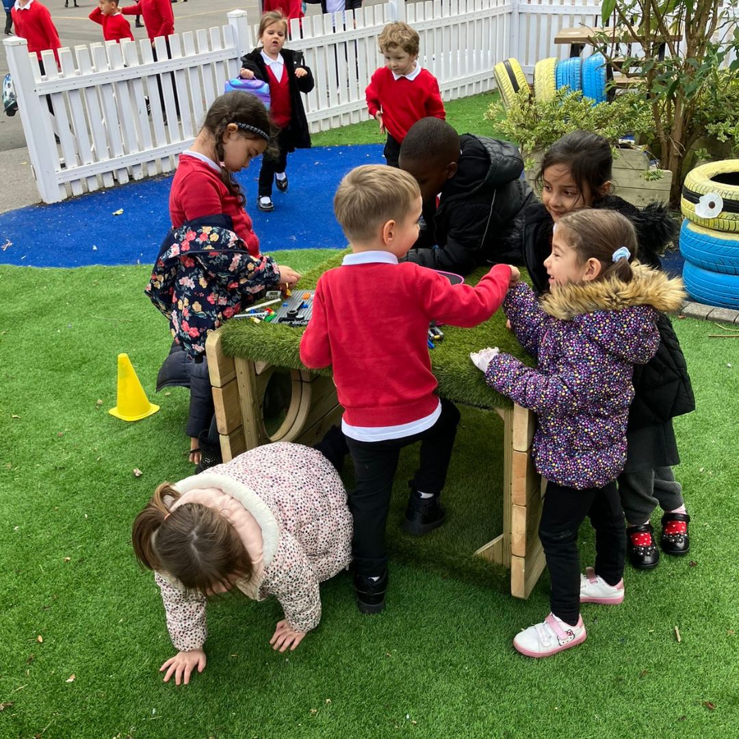NewbyLeisureLtd's tweet image. Crawl Through Grass Tunnel🤸

This sensory tunnel encourages early years development by letting children explore different textures. The grass base and roof offers a comfortable crawl through space for children.

Buy Online👇
newbyleisure.com/shop/crawl-thr…

#SensoryPlay