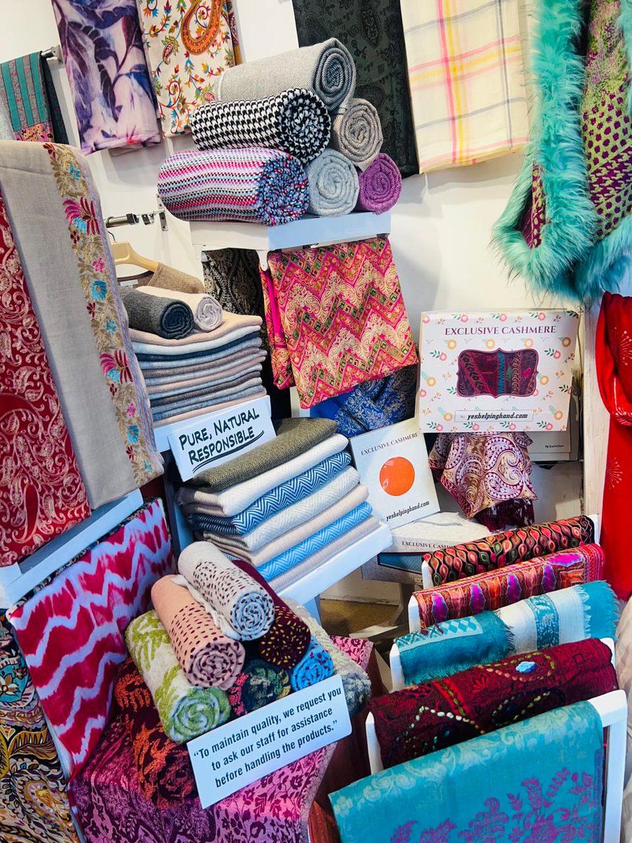 prap2010's tweet photo. This #January, wrap yourself in true luxury with our authentic handcrafted 100% pure #Cashmere and Pashmina #shawls, #scarves, #stoles, #wraps, and #blankets—loved by customers for their enduring design, unmatched comfort, and exceptional quality. https://t.co/Ljw0RtbBRK