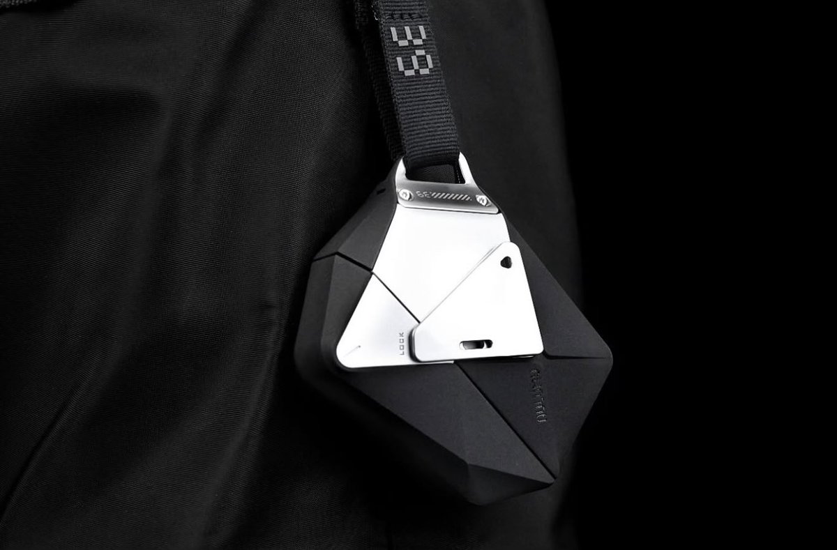 Deconstruct tweet media