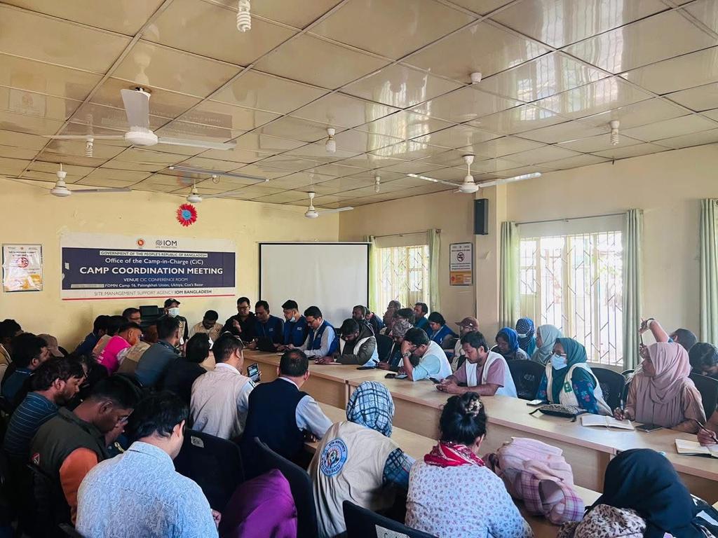 arafin_karim's tweet photo. Large fire 🔥 broke out in  Camp 16 #CoxsBazar 🇧🇩,  destroyed nearly 500 shelters &amp; other facilities.
👇
Collectively trained brave #Volunteers were the the first responders &amp; contained fire jointly with fire service.

@BDRCS1 #CPP remained standby for any further support

@ifrc https://t.co/WDULKq20sS