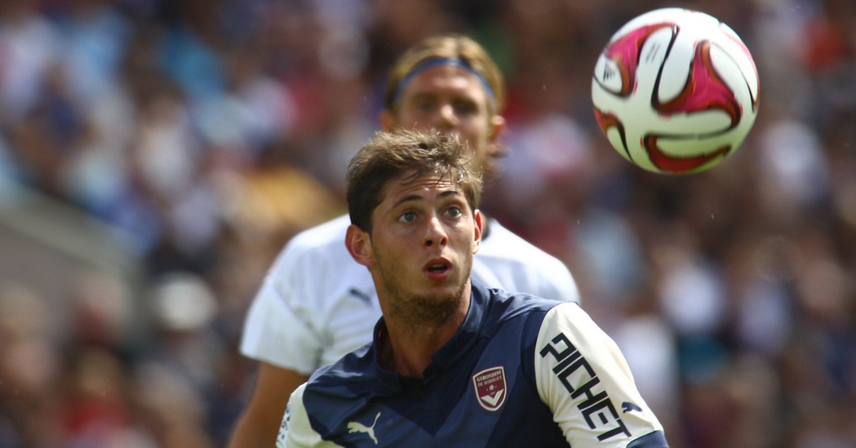 Le 21 janvier est une journée spéciale. Sept ans après la tragique disparition d'Emiliano Sala, nous avons une pensée émue pour notre ancien attaquant, pour sa famille et ses proches. 

Marine et Blanc pour toujours 💙🤍