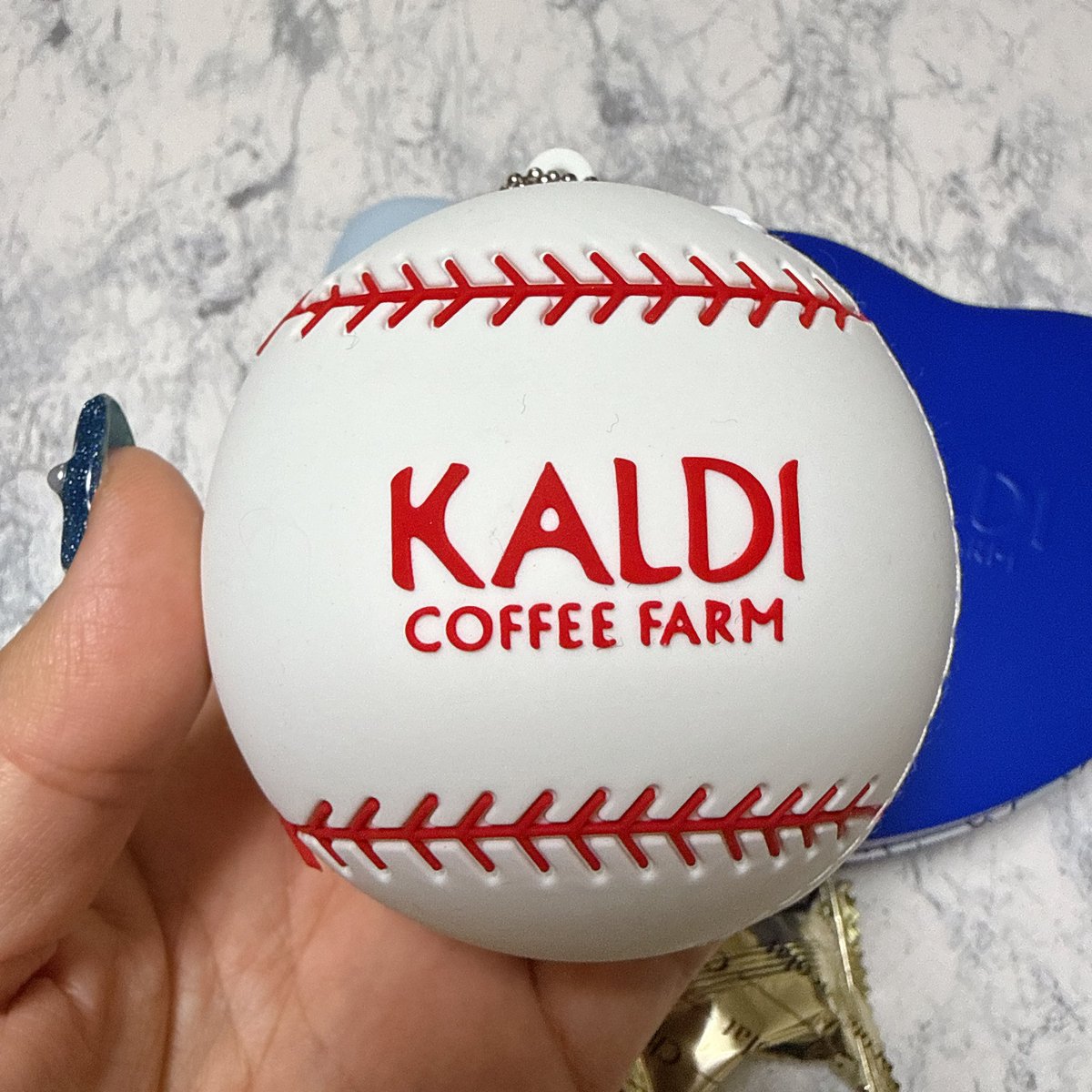 カルディに行ったら、今年もチョコ入りスポーツバッグが売ってた☺️新 