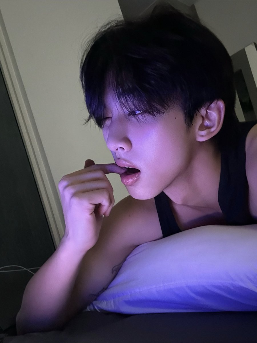 swensurf's tweet image. นอนคนเดียวครับคืนนี้ lol