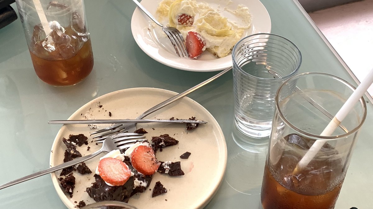겨울은 딸기 와구와구 먹을 수 있어서 행복함!