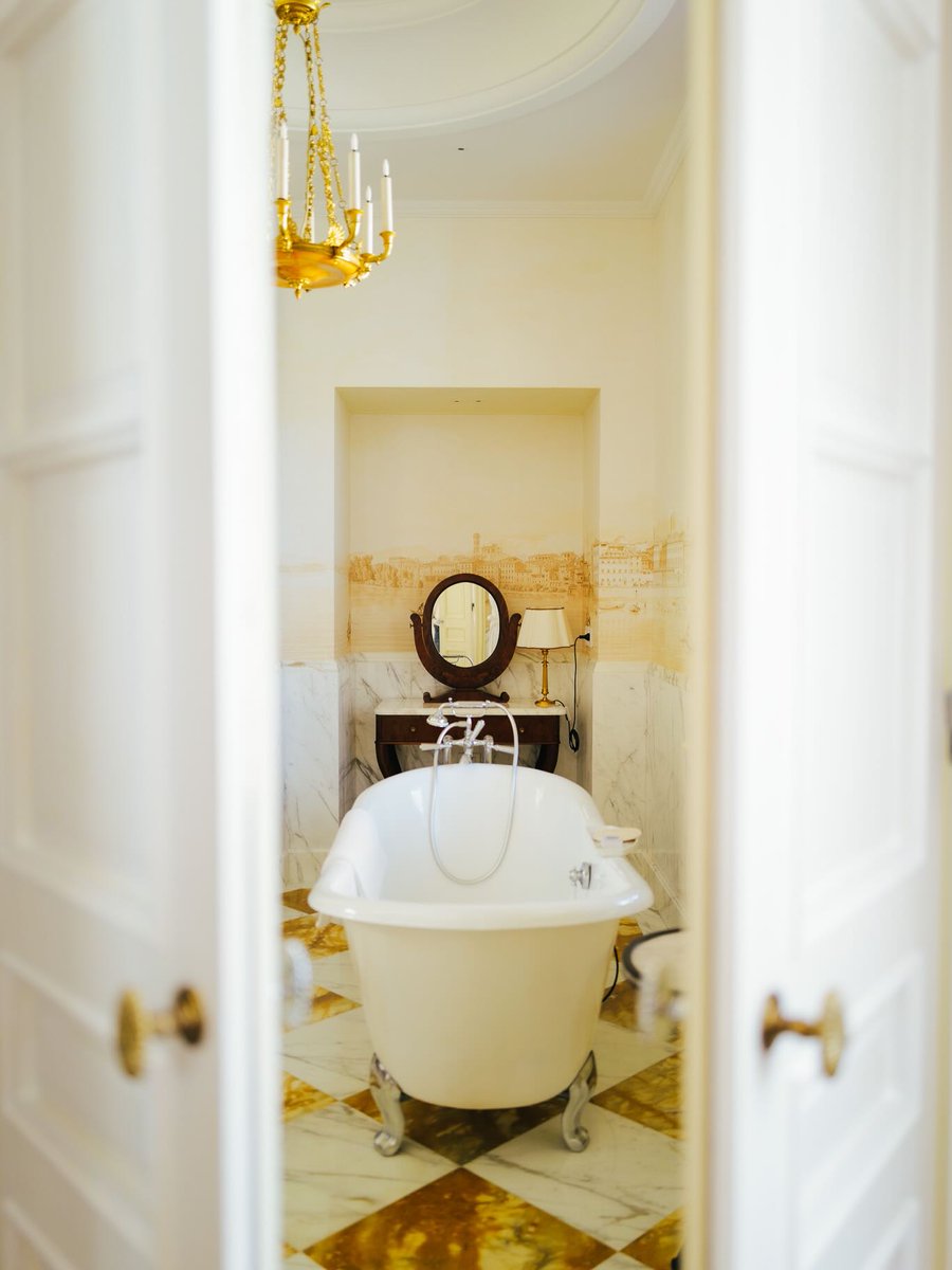 Four Seasons Firenze tweet media