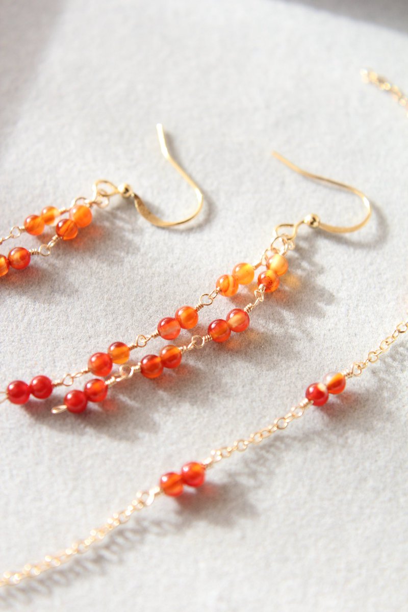 こんばんは🌙

今日は沢山メガネ留めをしました。
明日から新作の撮影に入れそうです✨

１日お疲れ様でした！(*ˊᗜˋ*)
穏やかな夜を✨