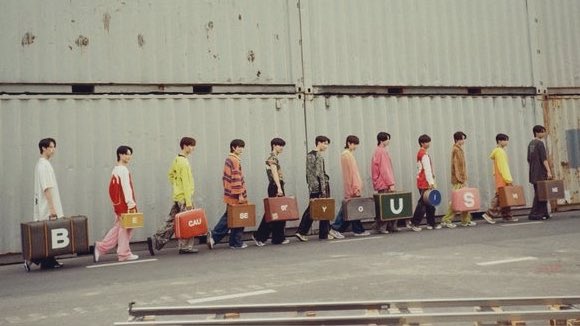 kh1ovele's tweet image. คนที่ 7 ขวามือมุมคนมองเข้าไปเหรอ?