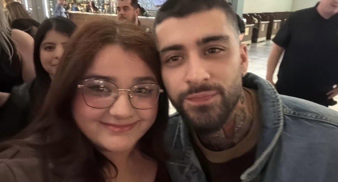 ZaynReport's tweet photo. Zayn looking all cute while meeting ZQUAD at the Park MGM venue tonight in Vegas! 🥹🩷 https://t.co/UcsiQPNSEm