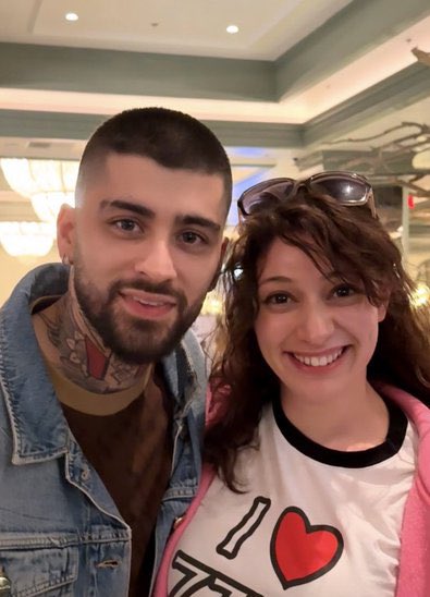 ZaynReport's tweet photo. Zayn looking all cute while meeting ZQUAD at the Park MGM venue tonight in Vegas! 🥹🩷 https://t.co/UcsiQPNSEm